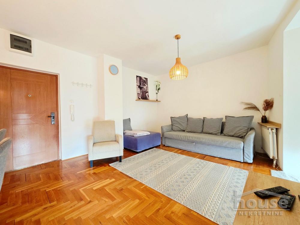 Slika 4 - Stan,NOVI SAD,BULEVAR,kv: 34.00, € 100000, ID: 1065650