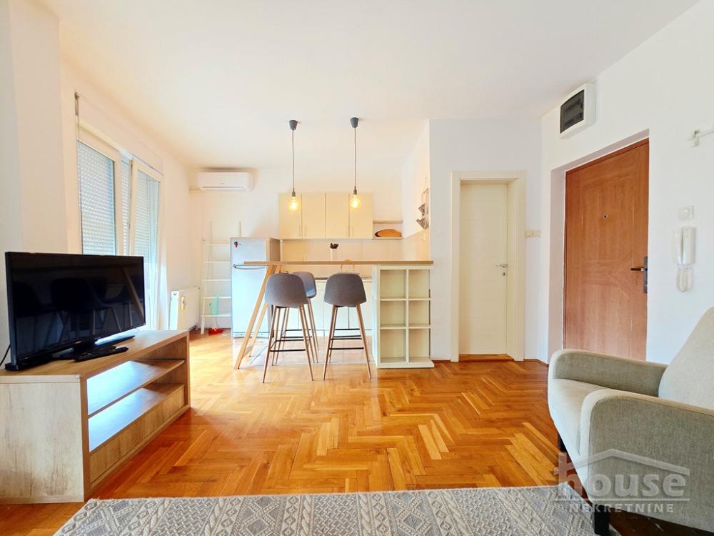 Slika 2 - Stan,NOVI SAD,BULEVAR,kv: 34.00, € 100000, ID: 1065650