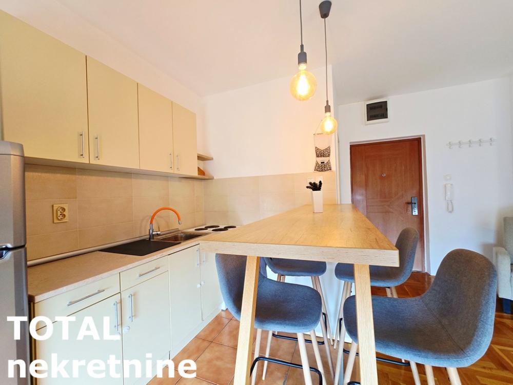 Slika 5 - Stan,NOVI SAD,BULEVAR,kv: 34.00, € 100000, ID: 1102498