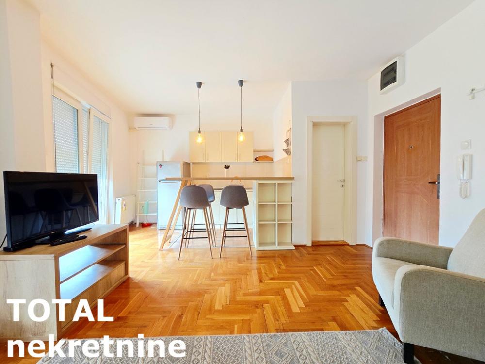 Slika 8 - Stan,NOVI SAD,BULEVAR,kv: 34.00, € 100000, ID: 1102498