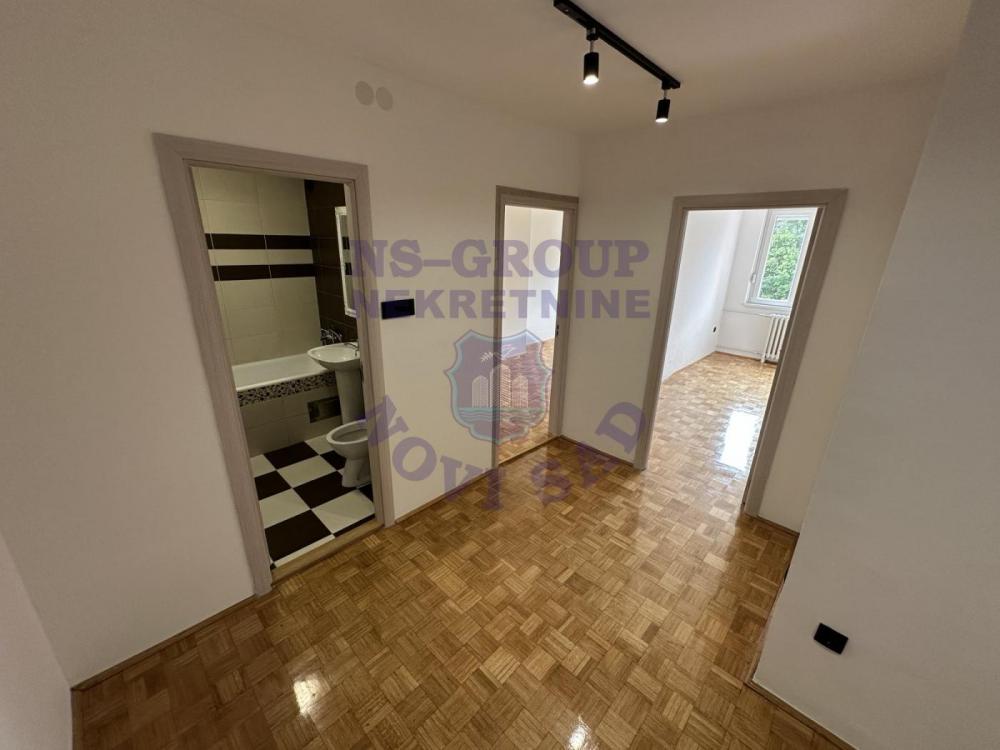 Slika 4 - Dvoiposoban, 60m2, Novo naselje Novi Sad, sa terasom, ima lift