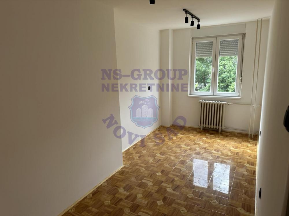 Slika 2 - Dvoiposoban, 60m2, Novo naselje Novi Sad, sa terasom, ima lift