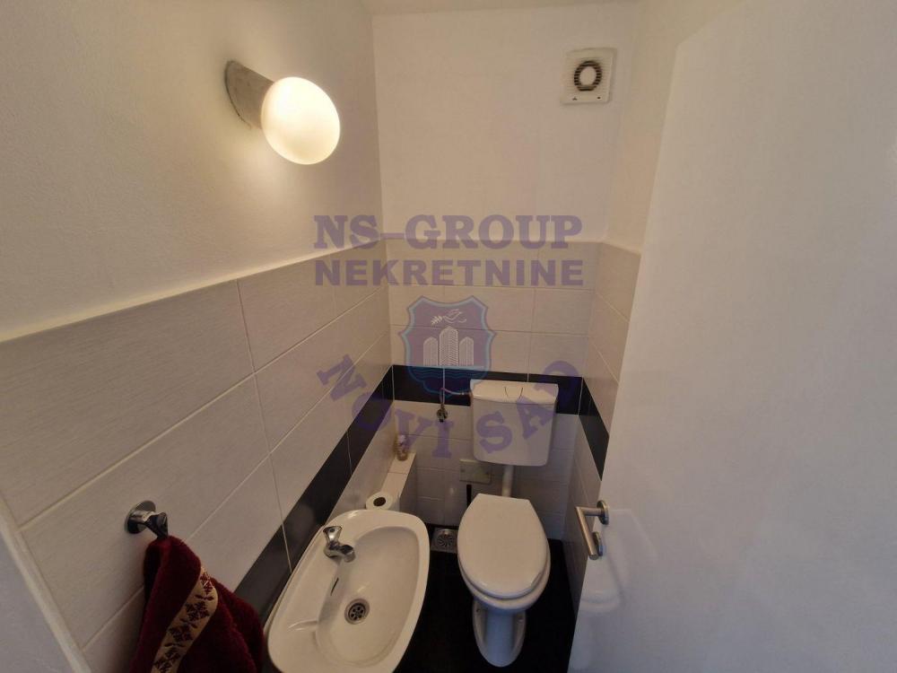 Slika 7 - Trosoban, 78m2, Liman 4 Novi Sad, sa terasom, ima lift
