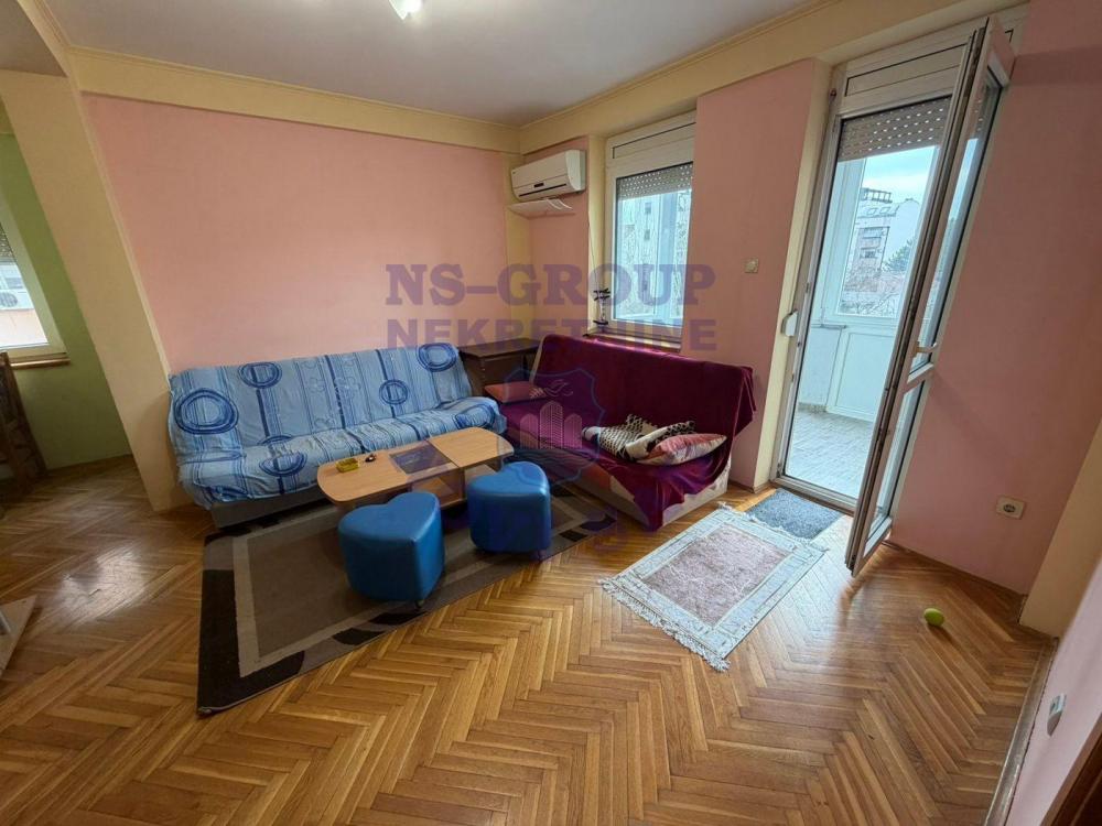 Slika 1 - Trosoban, 64m2, Nova Detelinara Novi Sad, sa terasom, ima lift