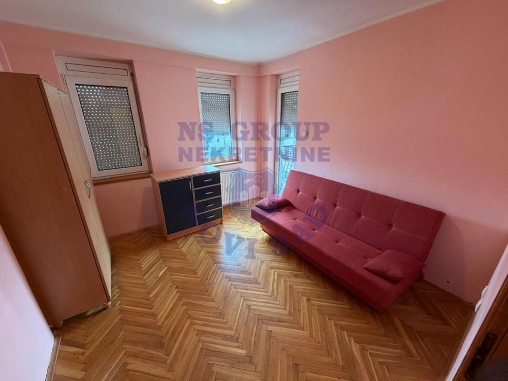 Slika 4 - Trosoban, 64m2, Nova Detelinara Novi Sad, sa terasom, ima lift