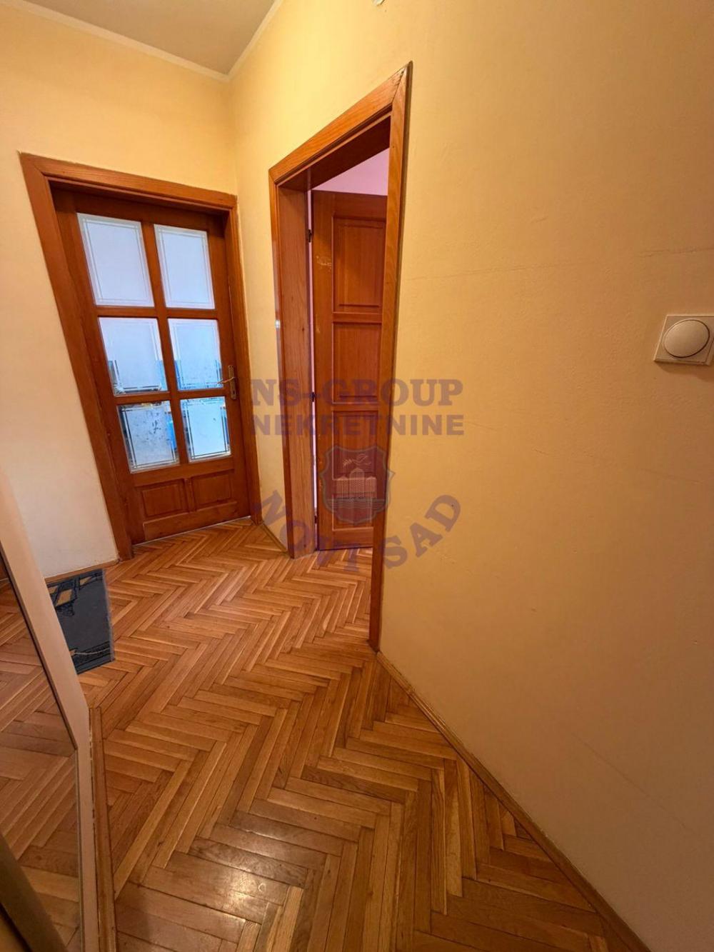 Slika 3 - Trosoban, 64m2, Nova Detelinara Novi Sad, sa terasom, ima lift