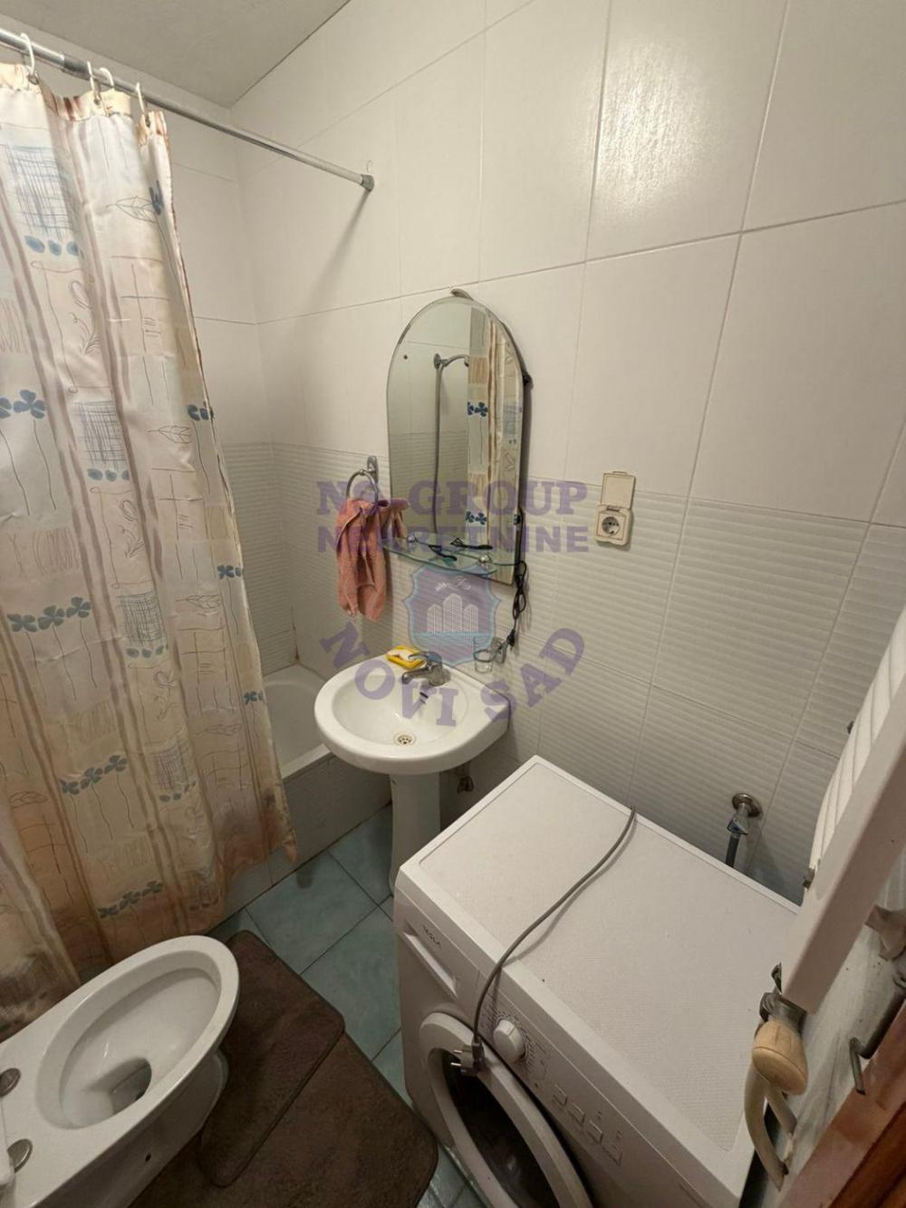 Slika 7 - Trosoban, 64m2, Nova Detelinara Novi Sad, sa terasom, ima lift