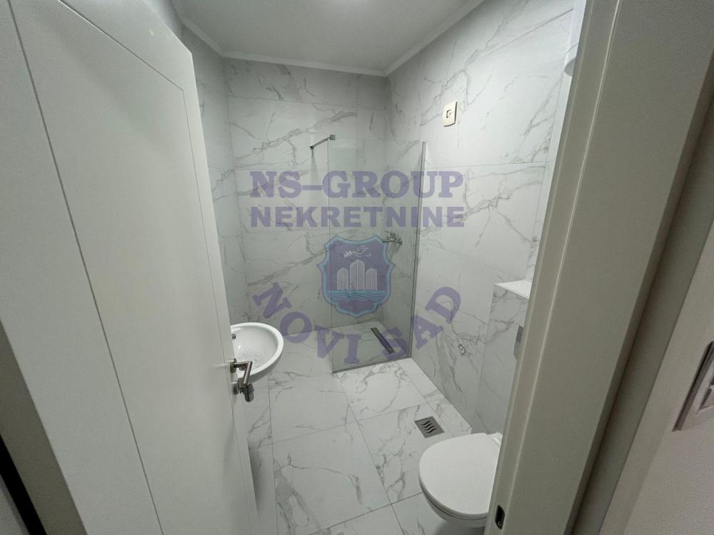 Slika 7 - Četvorosoban, 91m2, Avijatičarsko naselje Novi Sad, sa terasom, ima lift