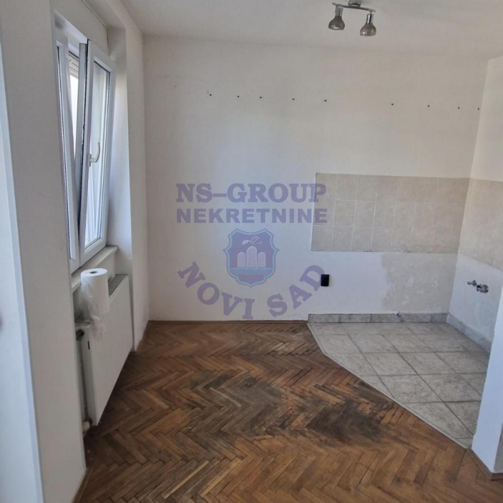 Slika 1 - Četvorosoban, 96m2, Detelinara Novi Sad, sa terasom, ima lift