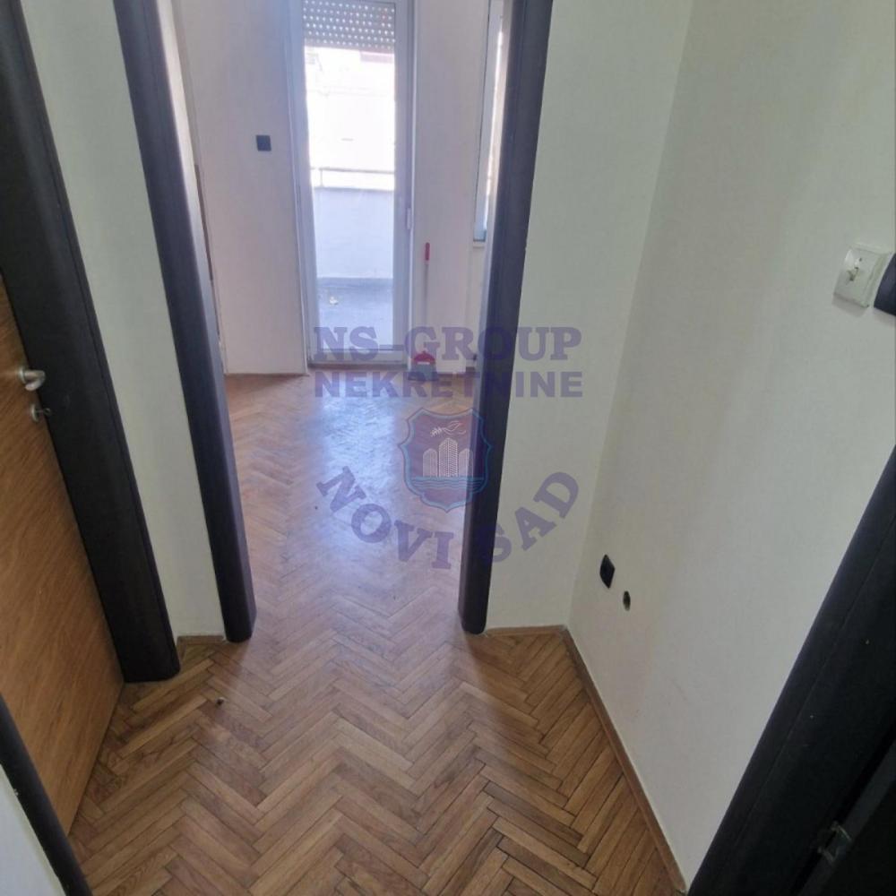 Glavna slika -Četvorosoban, 96m2, Detelinara Novi Sad, sa terasom, ima lift