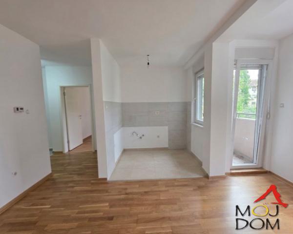 Slika 3 - Stan,NOVI SAD,DETELINARA,kv: 40, € 129780, ID: 1032245