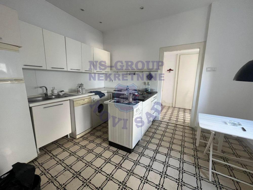 Slika 4 - Troiposoban, 173m2, Novi Sad centar Novi Sad, sa terasom