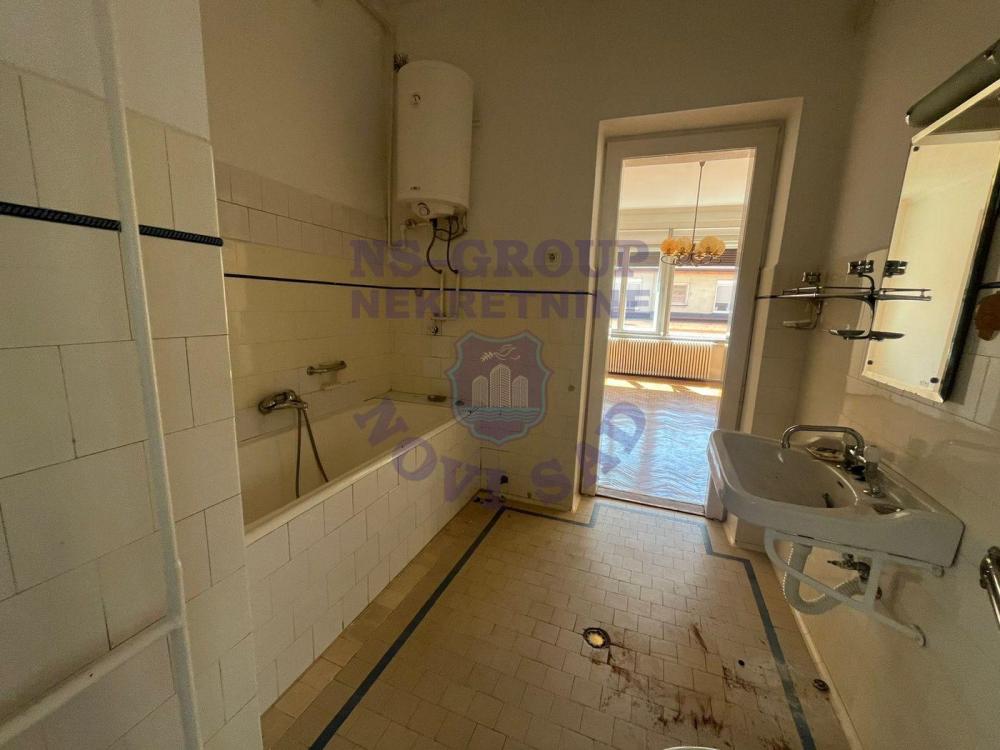 Slika 5 - Troiposoban, 173m2, Novi Sad centar Novi Sad, sa terasom