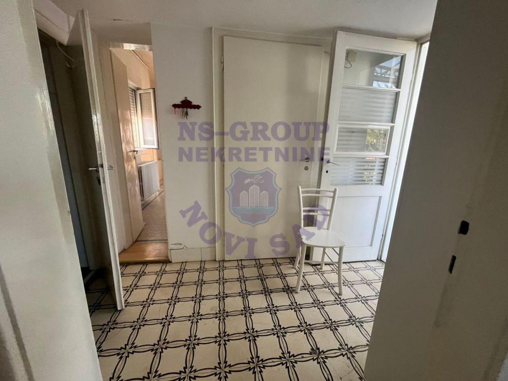 Slika 6 - Troiposoban, 173m2, Novi Sad centar Novi Sad, sa terasom