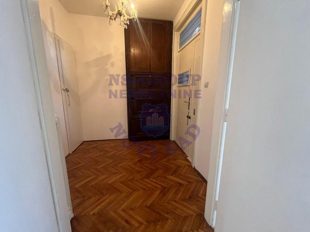 Slika 10 - Troiposoban, 173m2, Novi Sad centar Novi Sad, sa terasom