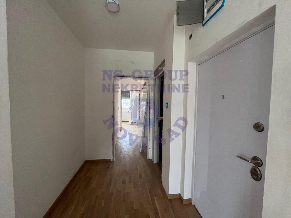 Slika 1 - Četvorosoban, 89m2, Petrovaradin Novi Sad, sa terasom