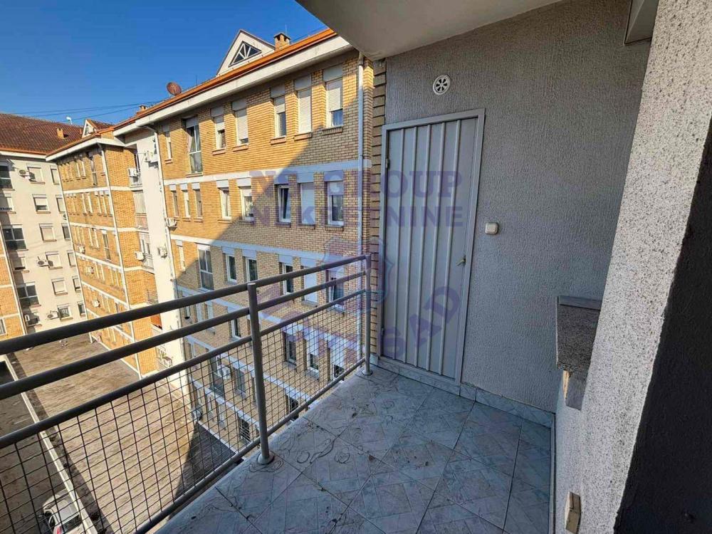 Slika 8 - Dvoiposoban, 68m2, Detelinara Novi Sad, sa terasom, ima lift