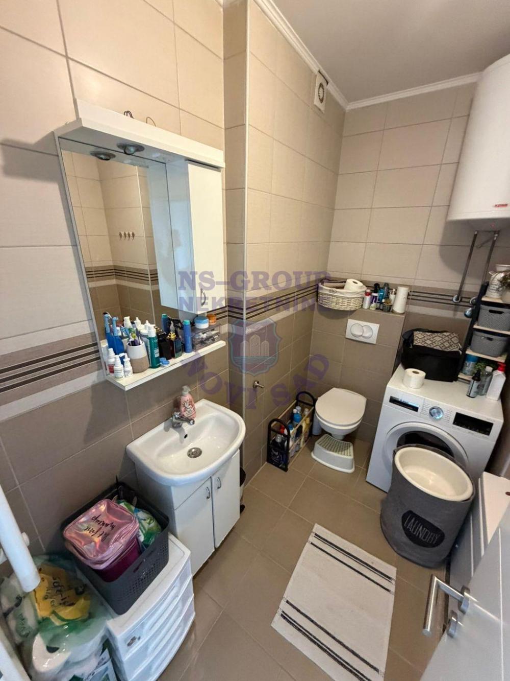 Slika 6 - Trosoban, 63m2, Petrovaradin Novi Sad, sa terasom, ima lift