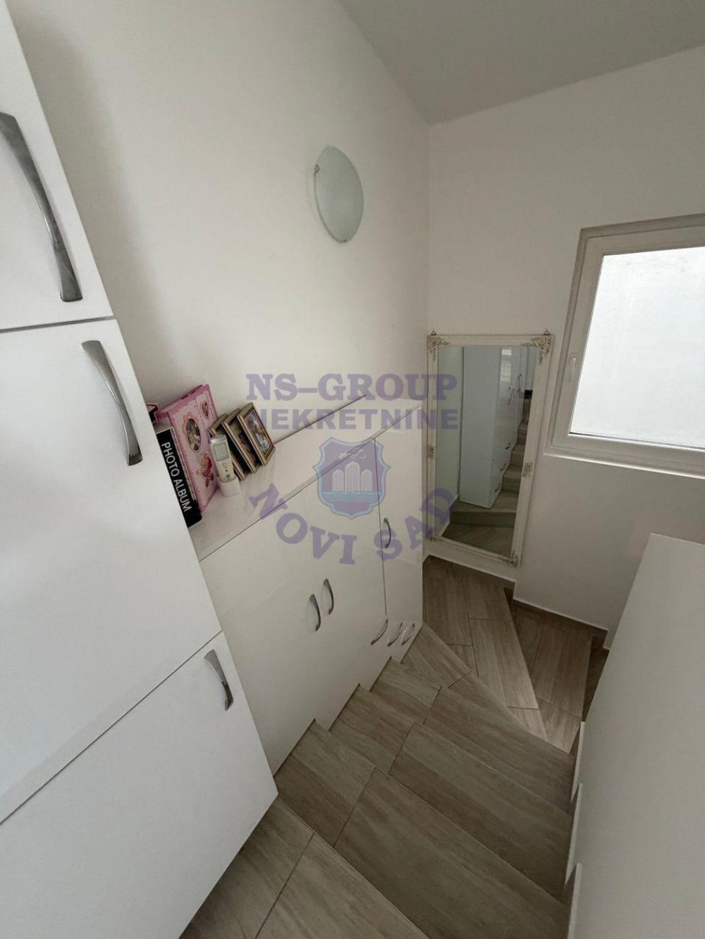 Slika 3 - Trosoban, 63m2, Petrovaradin Novi Sad, sa terasom, ima lift