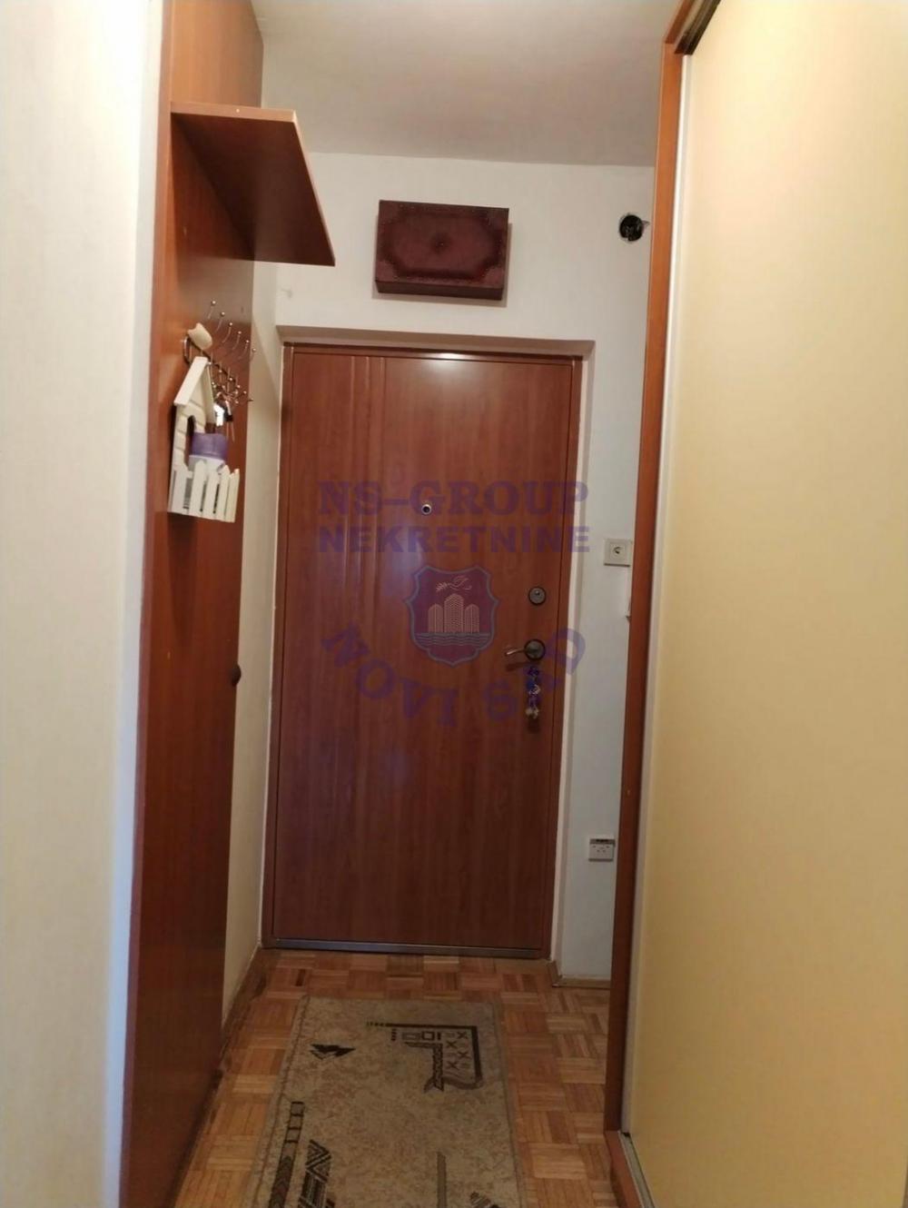 Slika 3 - Dvoiposoban, 55m2, Novo naselje Novi Sad, sa terasom, ima lift