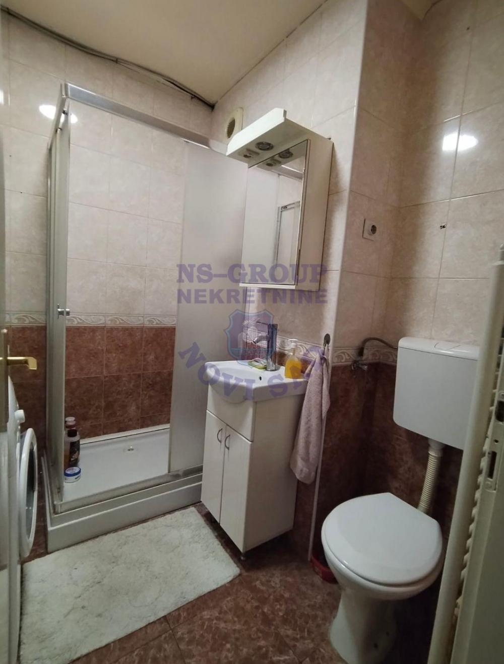 Slika 7 - Dvoiposoban, 55m2, Novo naselje Novi Sad, sa terasom, ima lift