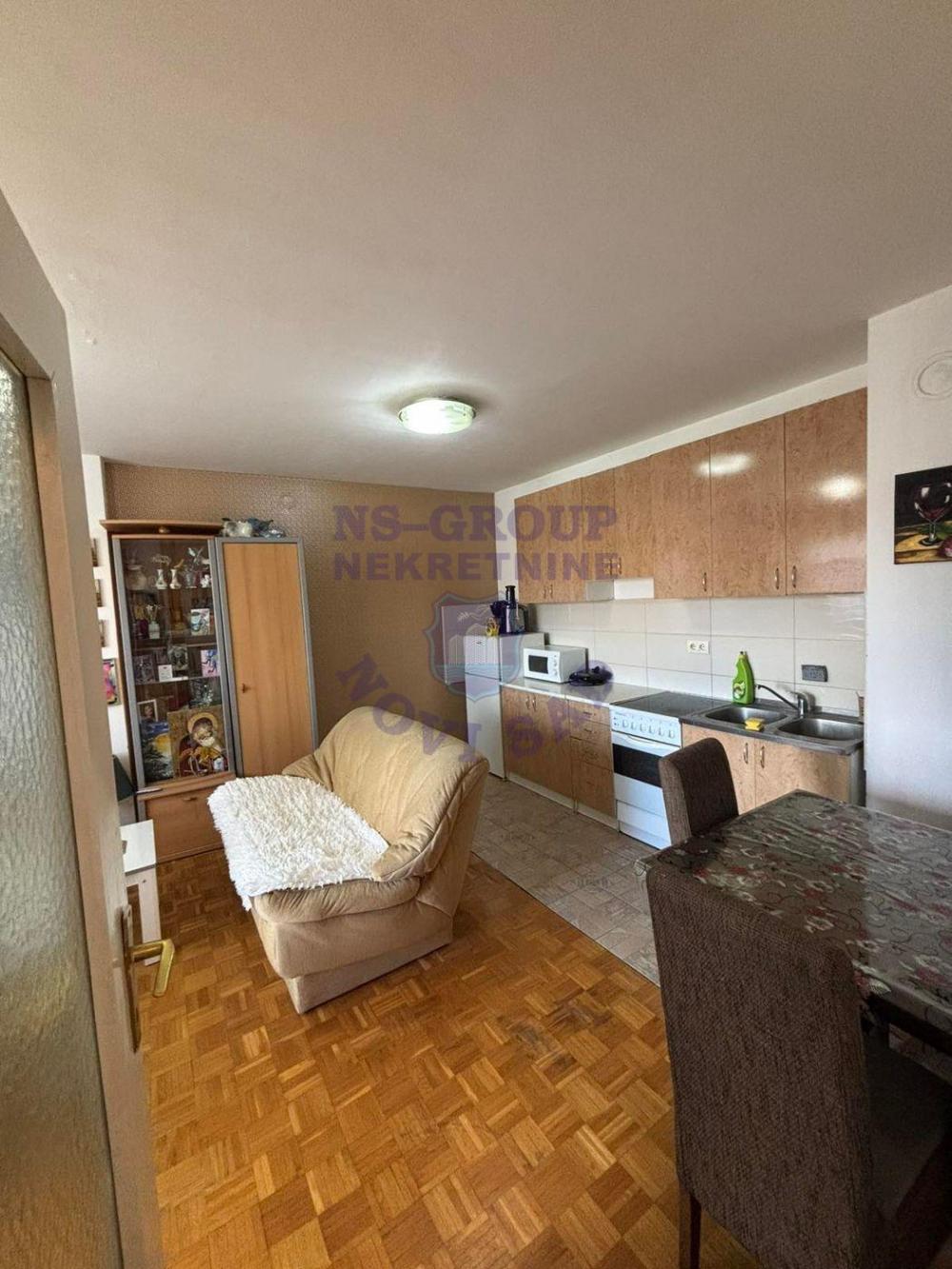 Slika 2 - Dvoiposoban, 55m2, Novo naselje Novi Sad, sa terasom, ima lift