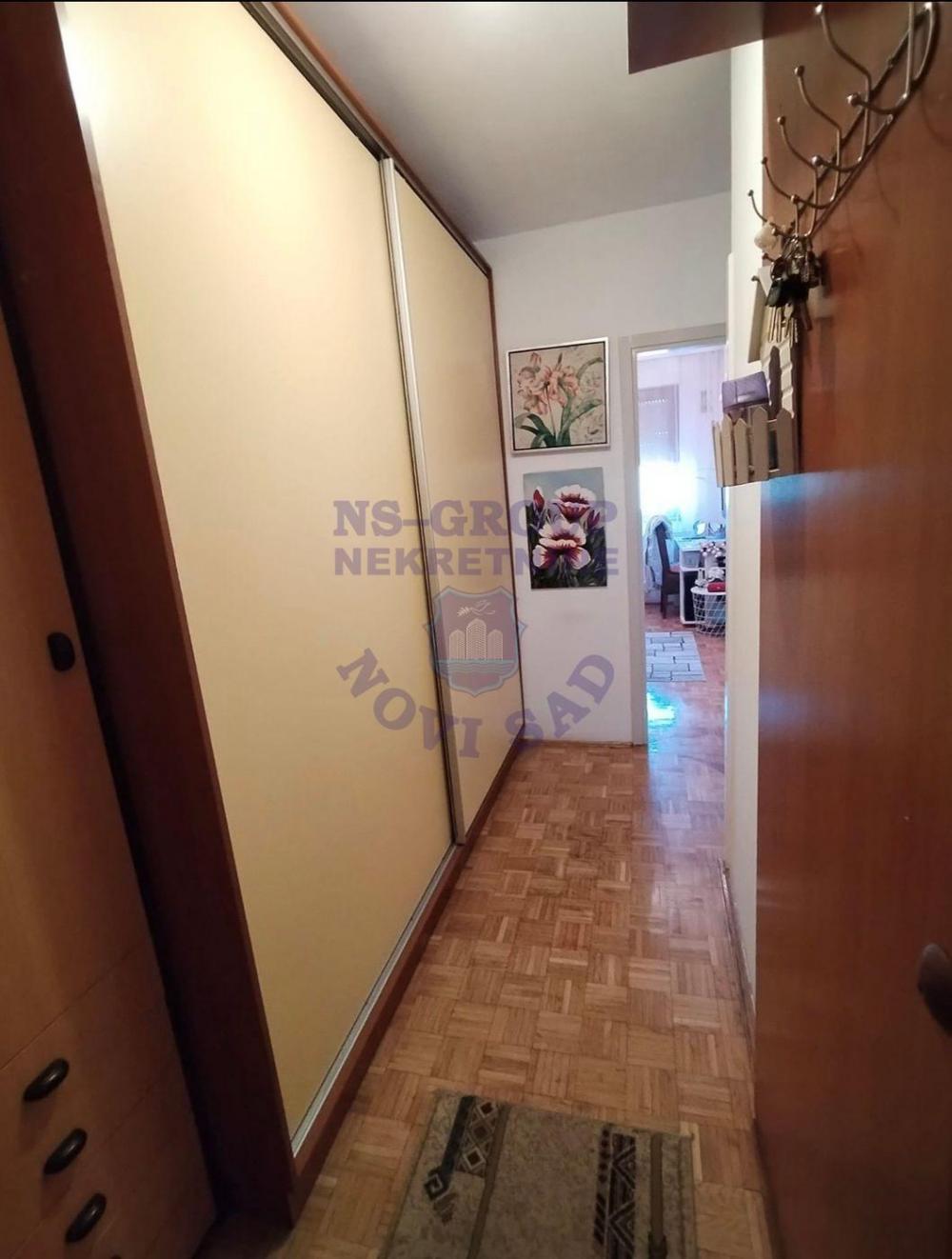 Slika 4 - Dvoiposoban, 55m2, Novo naselje Novi Sad, sa terasom, ima lift