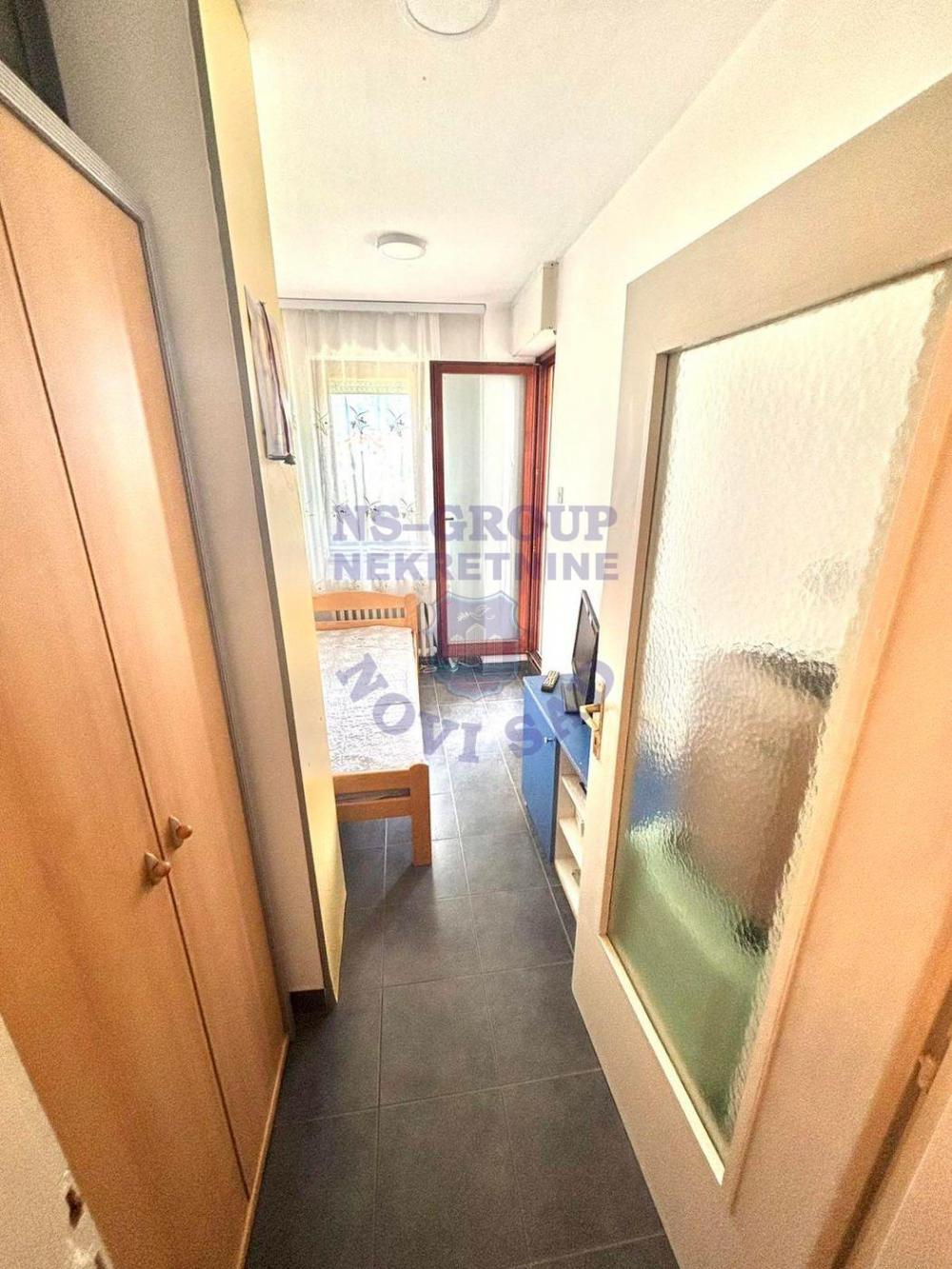 Slika 5 - Dvoiposoban, 55m2, Novo naselje Novi Sad, sa terasom, ima lift