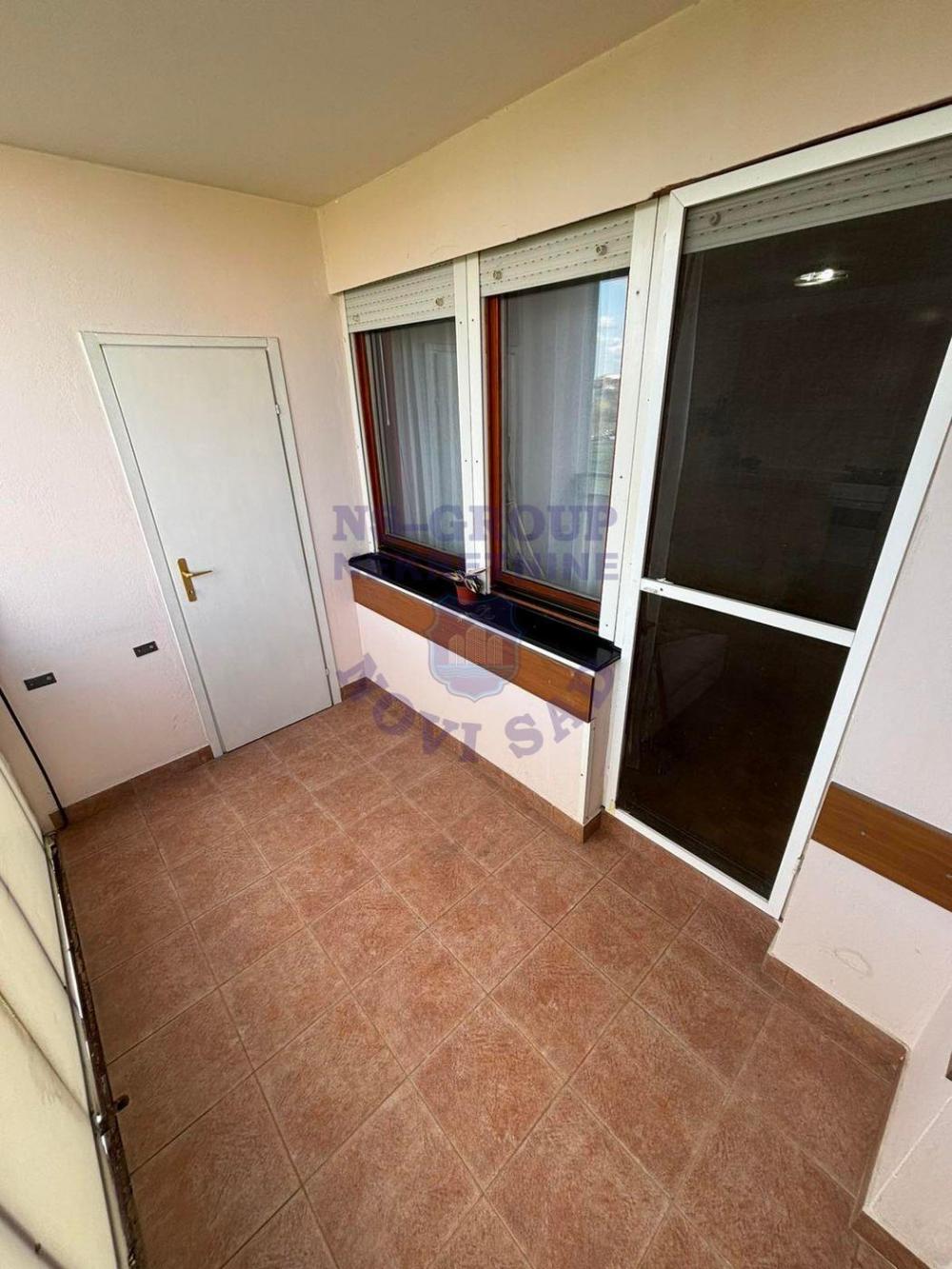 Slika 8 - Dvoiposoban, 55m2, Novo naselje Novi Sad, sa terasom, ima lift