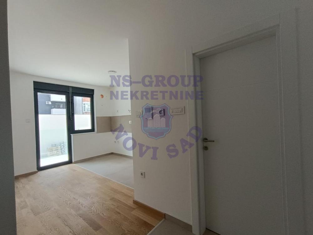 Slika 4 - Dvosoban, 42m2, Grbavica Novi Sad, sa terasom