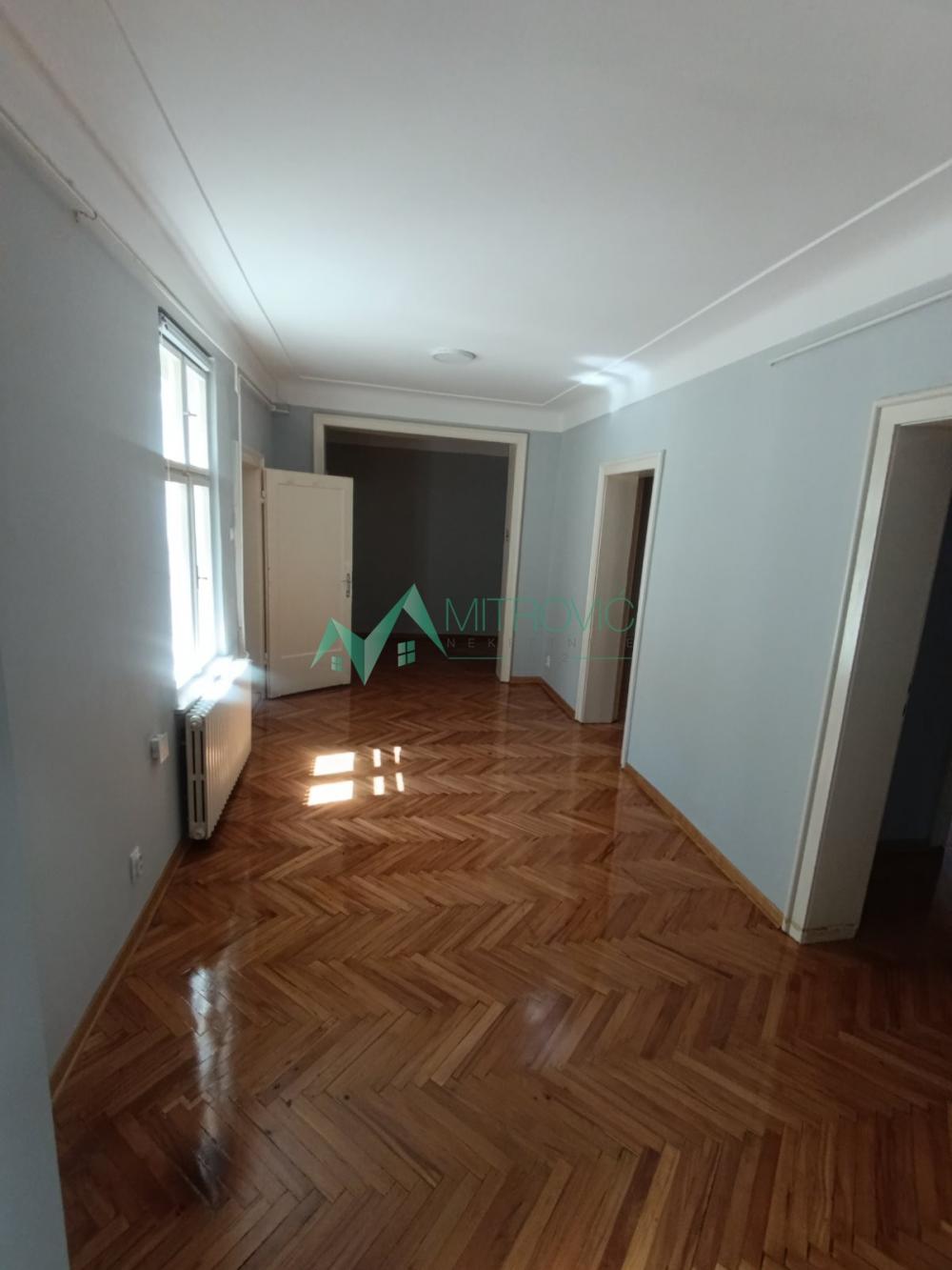 Slika 2 - Trosoban salonski stan u blizini suda i spensa renoviran i odmah useljiv 