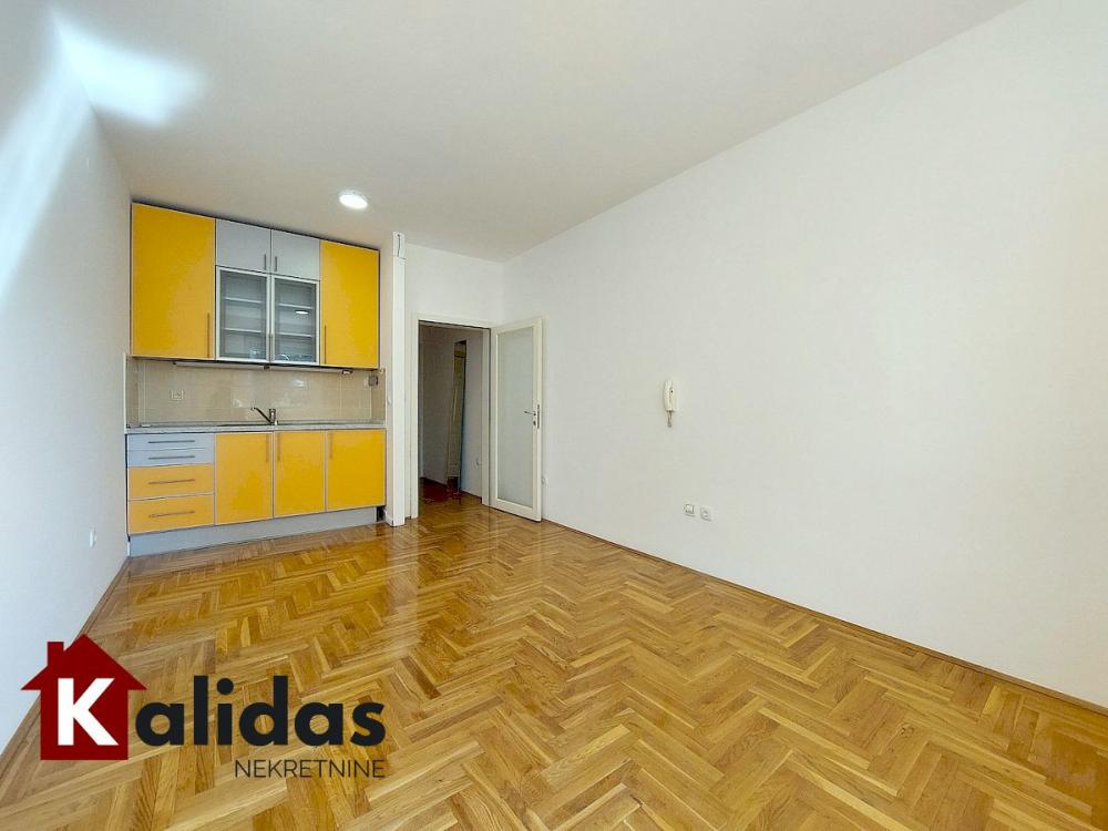 Slika 3 - Stan,NOVI SAD,GRBAVICA,kv: 24, € 95790, ID: 1008787