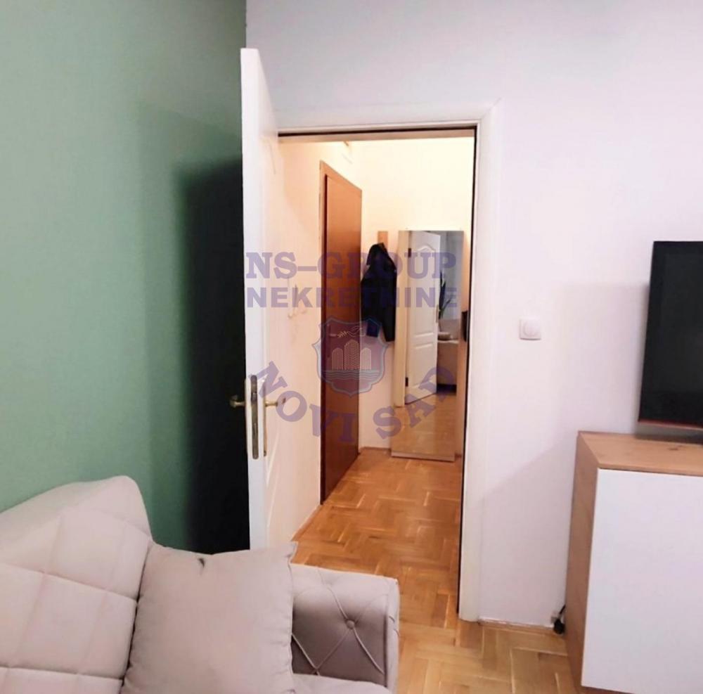 Slika 3 - Prodaja stana, 29m2, Podbara Novi Sad, sa terasom, ima lift