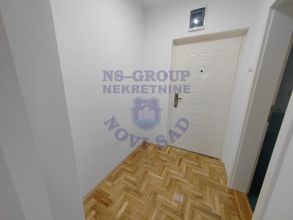 Slika 4 - Prodaja stana, 26m2, Bulevar patrijarha Pavla (Somborski bulevar) Novi Sad, sa terasom, ima lift