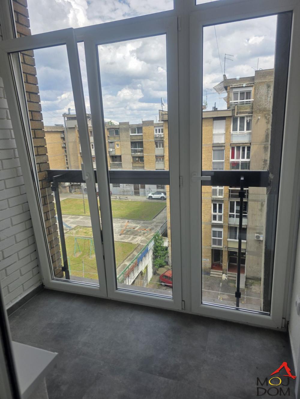 Slika 4 - Stan,NOVI SAD,KEJ,kv: 42, € 149350, ID: 1032247