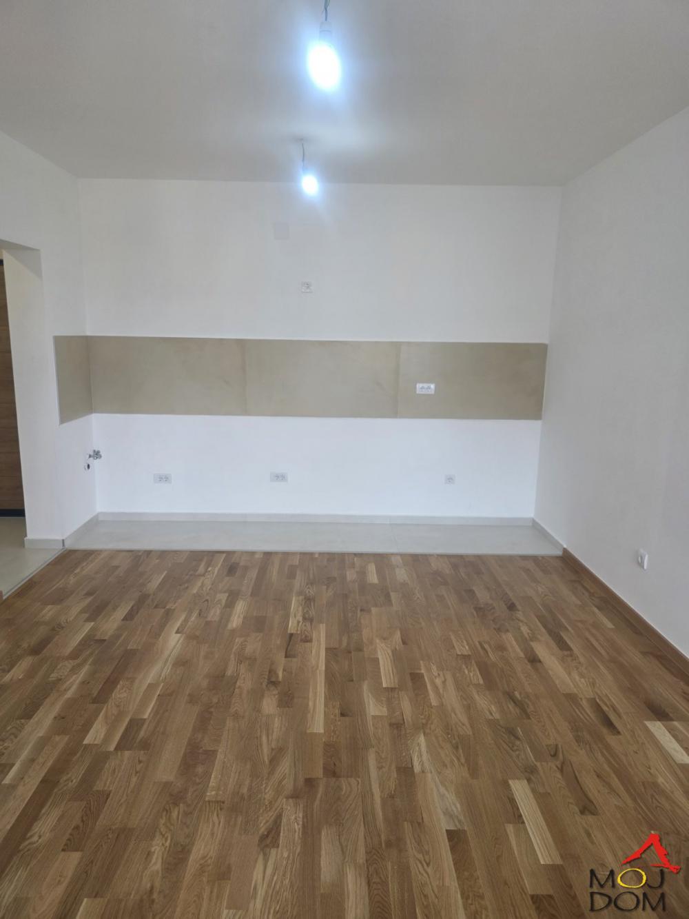Slika 2 - Stan,NOVI SAD,KEJ,kv: 42, € 149350, ID: 1032247