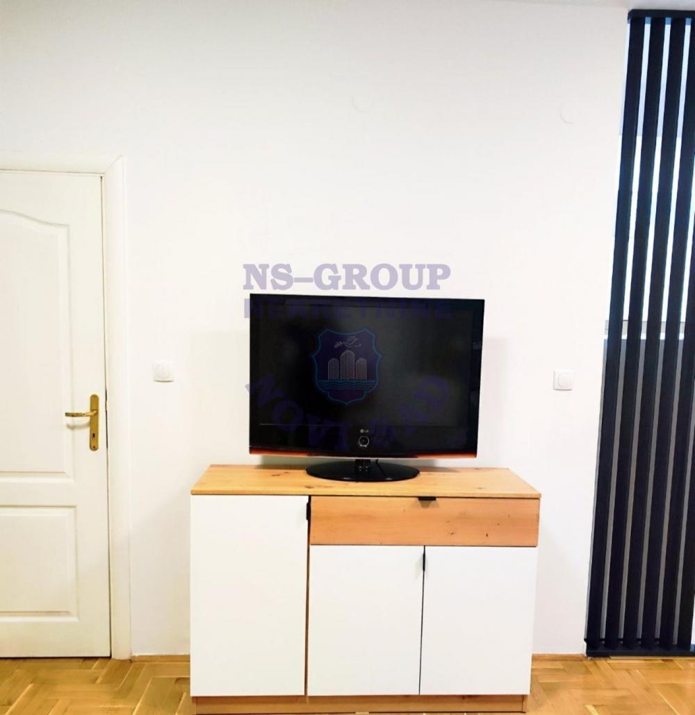 Slika 4 - Jednosoban, 29m2, Podbara Novi Sad, sa terasom, ima lift