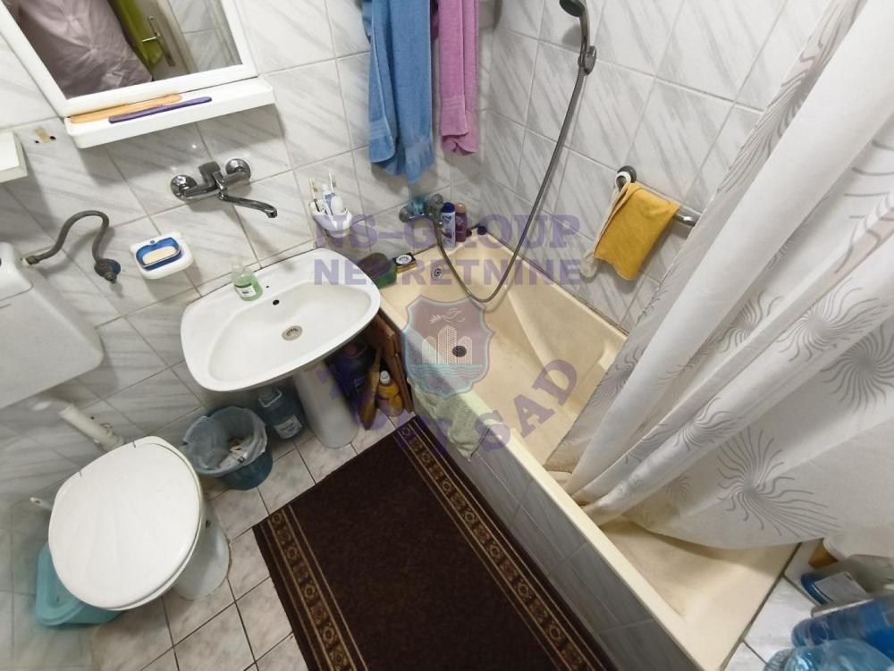 Slika 3 - Jednosoban, 33m2, Avijatičarsko naselje Novi Sad, sa terasom, ima lift