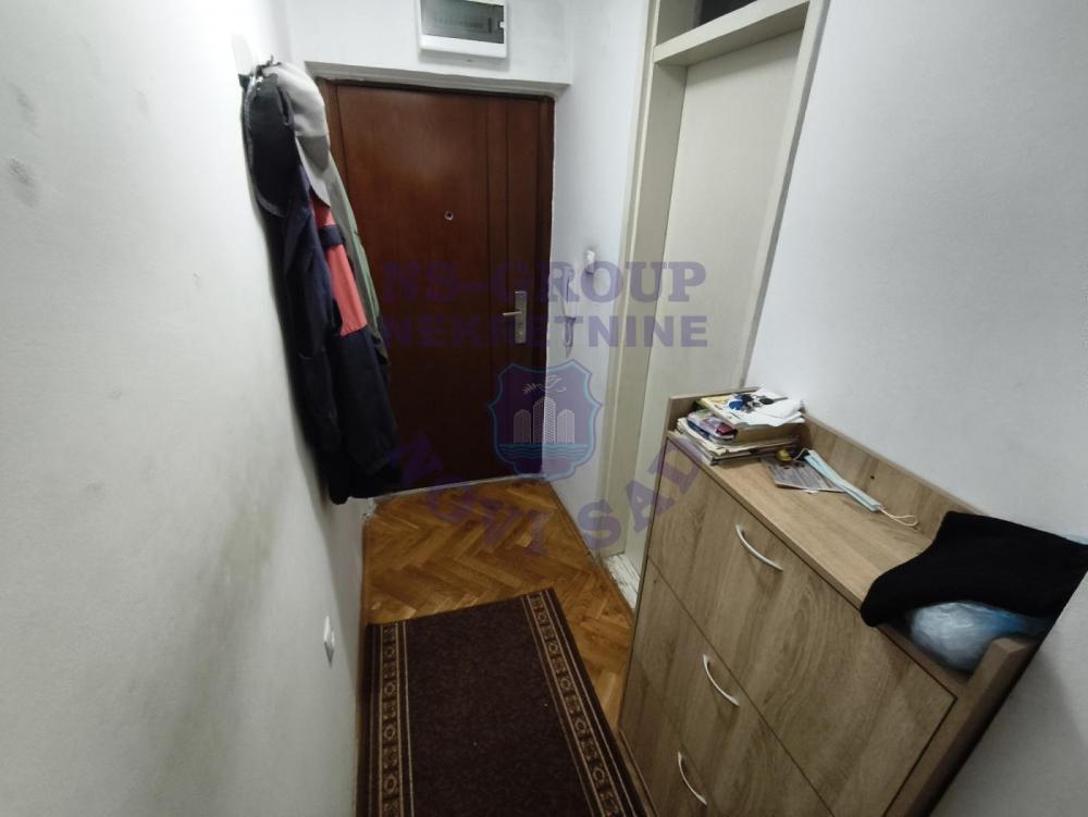 Slika 4 - Jednosoban, 33m2, Avijatičarsko naselje Novi Sad, sa terasom, ima lift