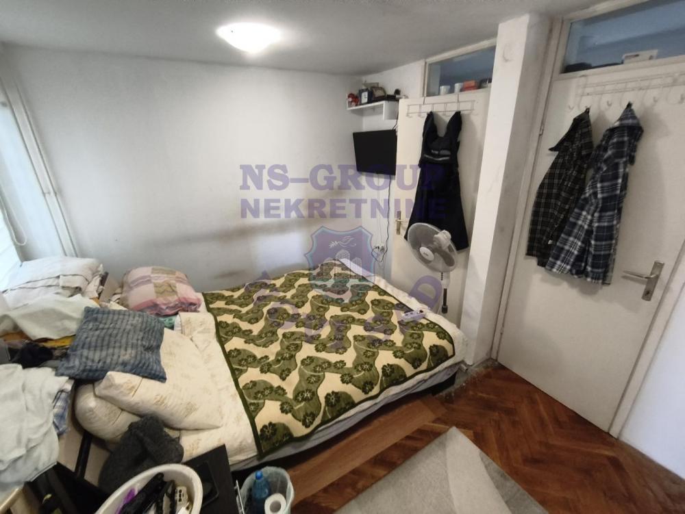 Slika 7 - Jednosoban, 33m2, Avijatičarsko naselje Novi Sad, sa terasom, ima lift