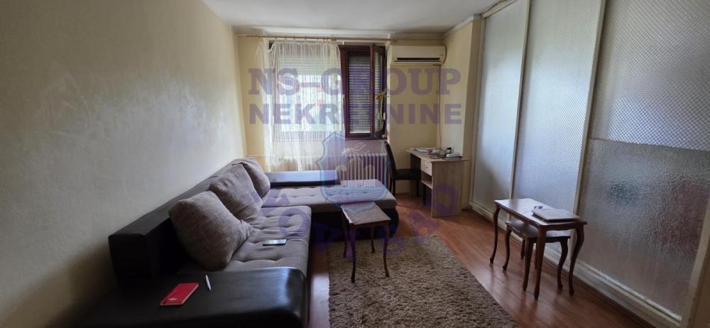 Glavna slika -Odlican dvosoban stan na Zeleznickoj stanici