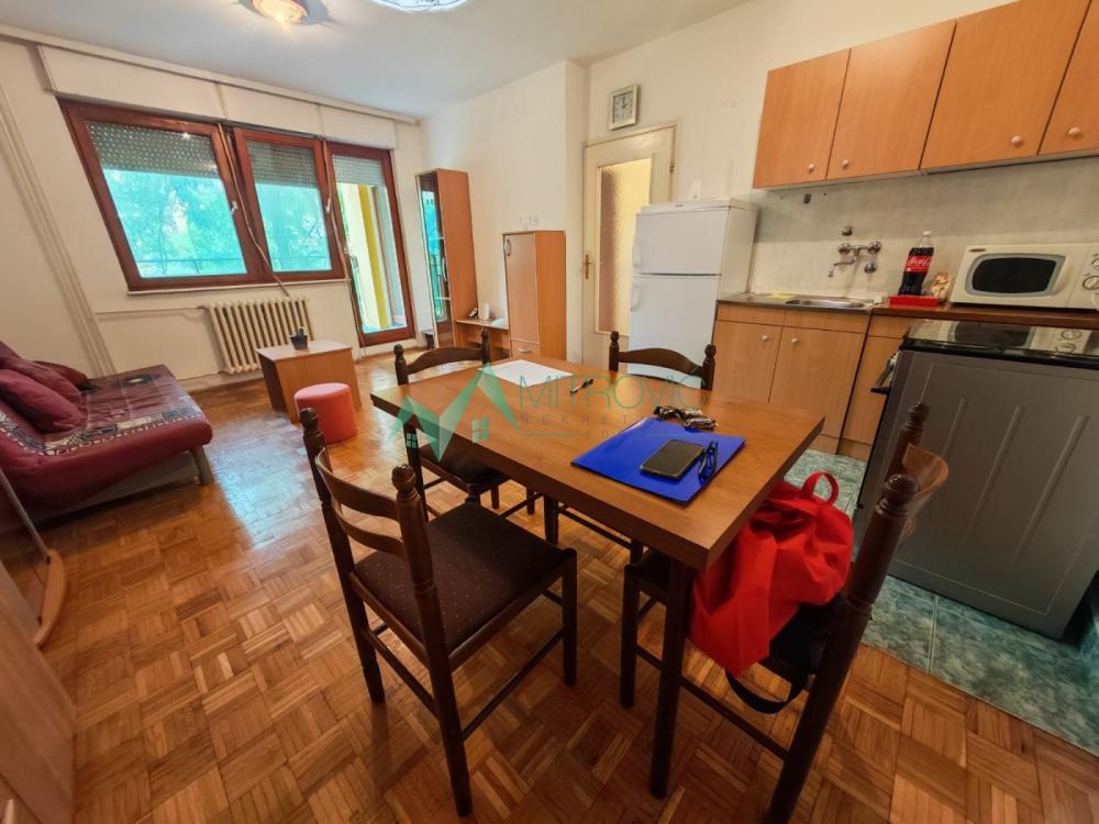 Slika 2 - Novo naselje, 40m2. Jednoiposoban stan. 