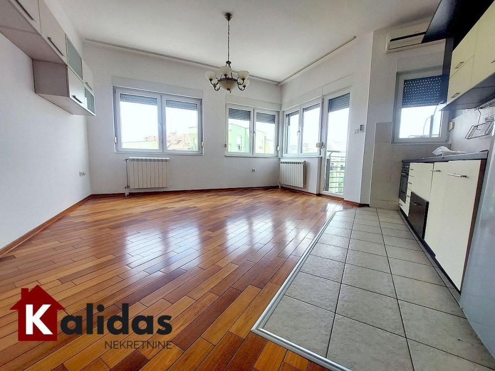 Glavna slika -Stan,NOVI SAD,BULEVAR EVROPE,kv: 67, € 170000, ID: 1008792