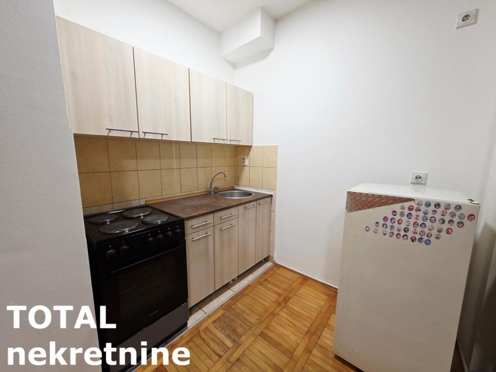 Slika 4 - Stan,PETROVARADIN,PETROVARADIN,kv: 25.00, € 70000, ID: 1102380