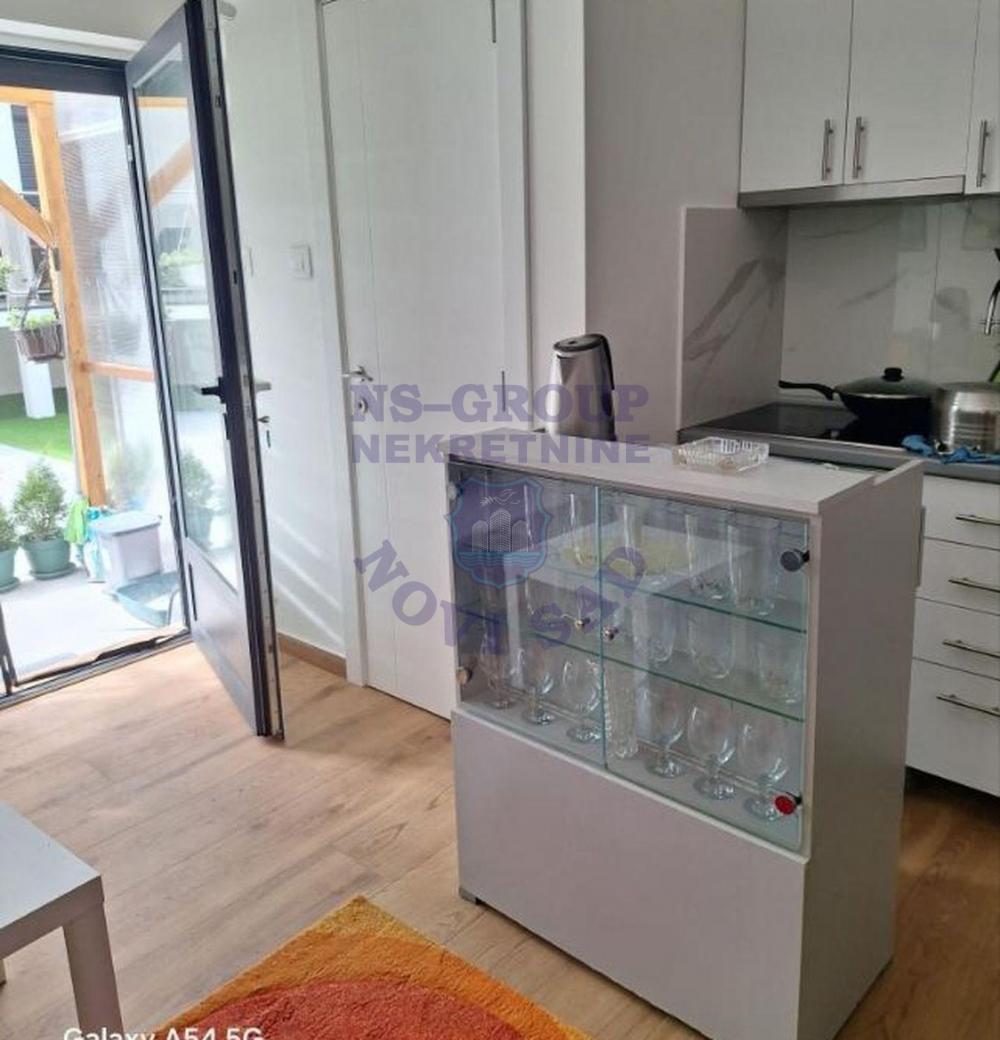 Slika 4 - Dvosoban, 44m2, Veternik Novi Sad, sa terasom, ima lift