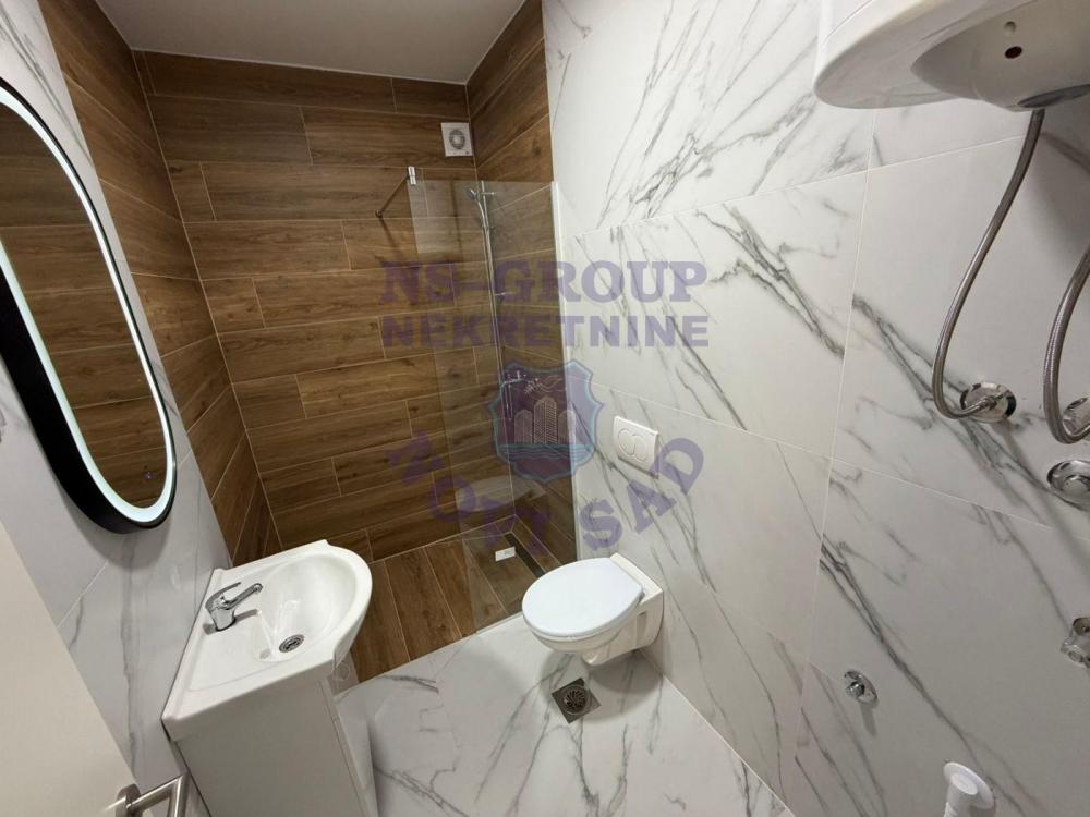 Slika 7 - Jednoiposoban, 37m2, Petrovaradin Novi Sad, ima lift