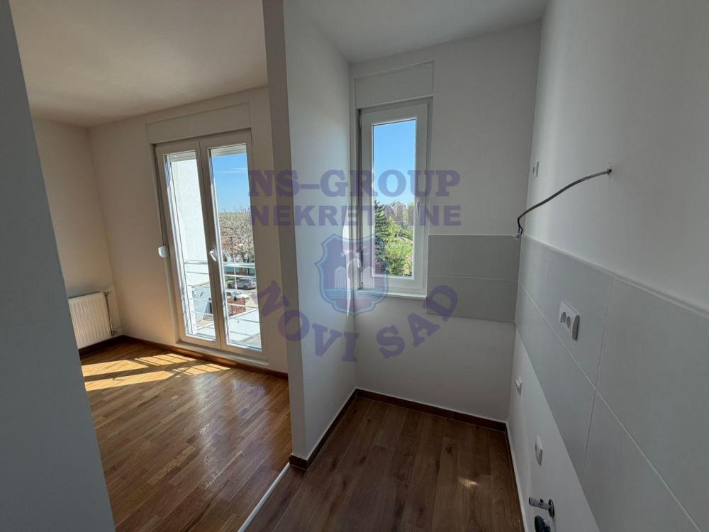 Slika 2 - Jednoiposoban, 37m2, Petrovaradin Novi Sad, ima lift