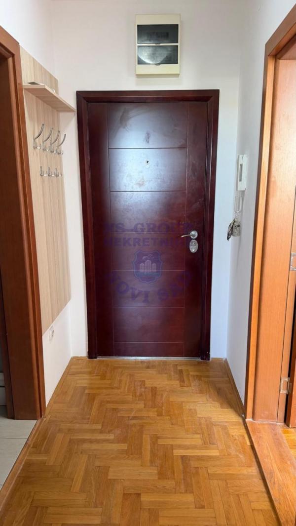 Slika 2 - Odlican dvsoban stan na potezu Sajma!