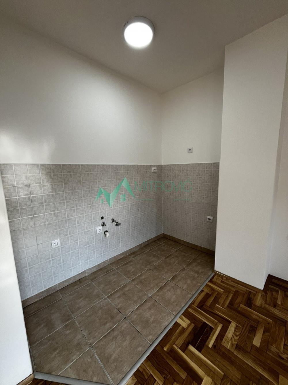 Slika 2 - Prodaje se renovirana garsonjera na Bulevaru patrijarha Pavla.