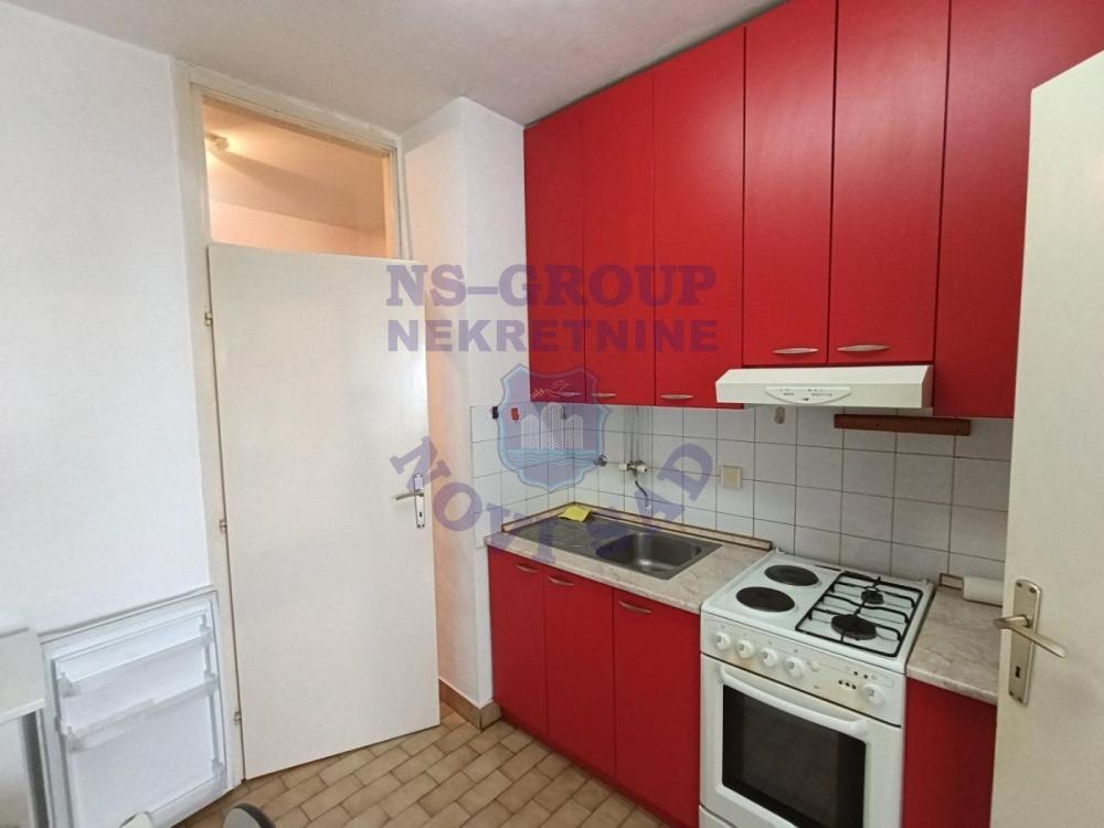 Slika 3 - Jednoiposoban, 44m2, Bulevar oslobođenja Novi Sad, sa terasom, ima lift